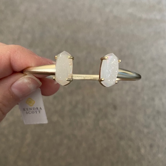 [SOLD] Kendra Scott Edie Gold Bracelet - Picture 1 of 4